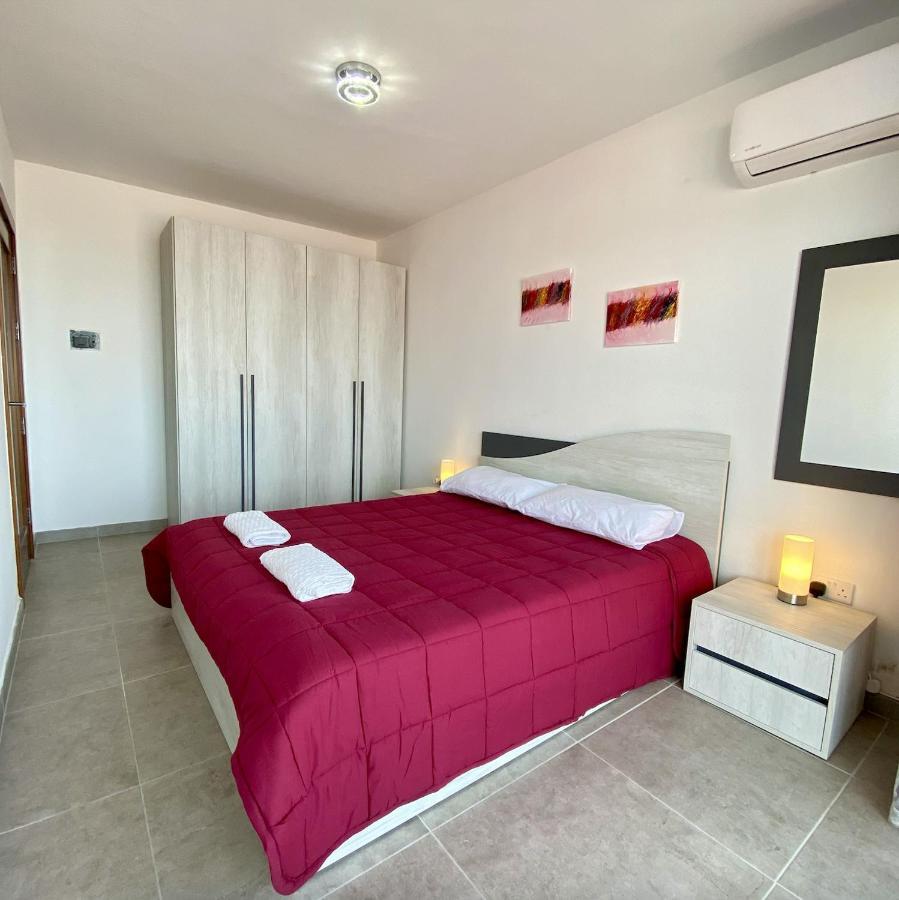 F1 1 Lovely Room, Bathroom And Living Shared San Ġiljan Kültér fotó
